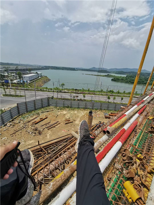 赣榆区作业中发生设备损坏或人员意外，责任怎么划分？